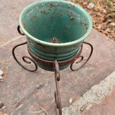 Garden pot with stand - partial bag of rose food - crafting moss - and a unopened bag of Odla hydroponic clay beads