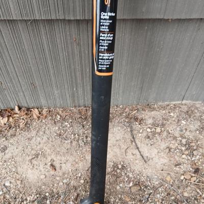 Like new Fiskars Splitting axe with blade cover