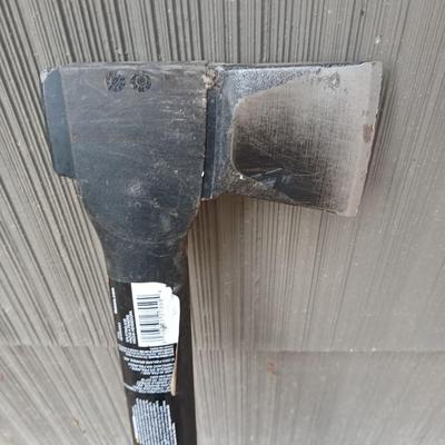 Like new Fiskars Splitting axe with blade cover