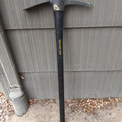 Like new Collins Axe - Mattock pick axe