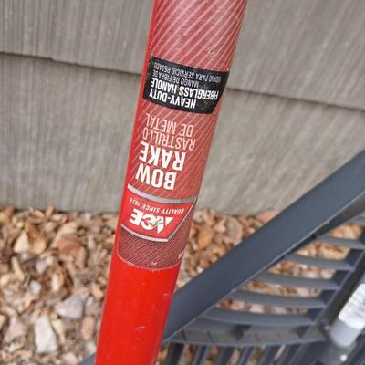 Yard & Garden tools - Suncast leaf rake - and a Ace Hardware Bow rake - both like new!
