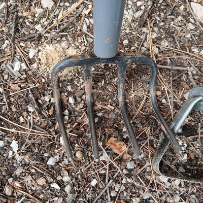 Yard & Garden tools - Craftsman wood handled Cultivator - Ace hardware Scuffle Hoe for weeding and Aerating
