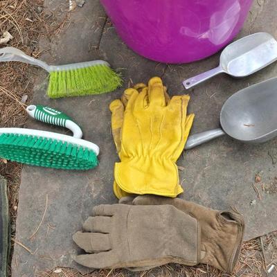 Heavy duty Purple feed bucket aluminum feed scoops and more
