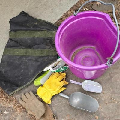 Heavy duty Purple feed bucket aluminum feed scoops and more