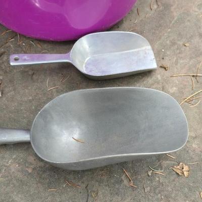 Heavy duty Purple feed bucket aluminum feed scoops and more