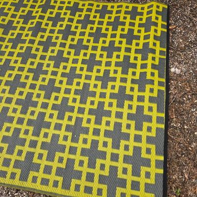 Cross Design reversible outdoor area rug 74" x 48"
