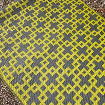 Cross Design reversible outdoor area rug 74" x 48"