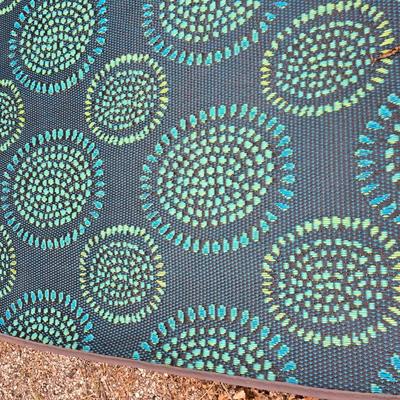 Circle design reversible outdoor area rug 93" x 58"