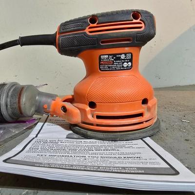 Black & Decker electric 5" Random orbit sander with sanding pads and instruction book