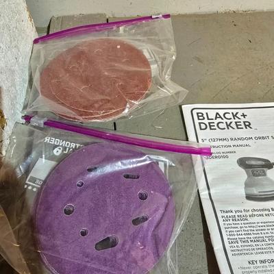 Black & Decker electric 5" Random orbit sander with sanding pads and instruction book