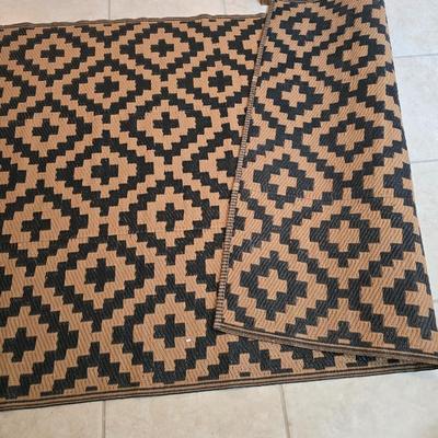 Black and brown reversible outdoor area rug 69" x 47"