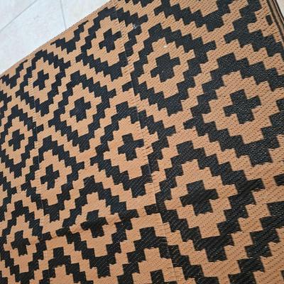 Black and brown reversible outdoor area rug 69" x 47"
