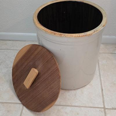American stoneware six-gallon crock with wooden lid
