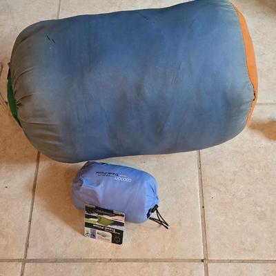Nice SluAmerican stoneware 10-gallon crockmberjack sleeping bag with a cocoon travel pillow