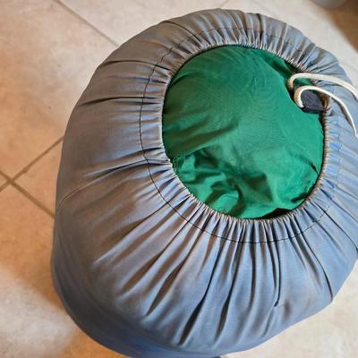 Nice SluAmerican stoneware 10-gallon crockmberjack sleeping bag with a cocoon travel pillow