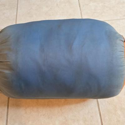 Nice SluAmerican stoneware 10-gallon crockmberjack sleeping bag with a cocoon travel pillow