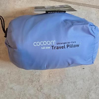Nice SluAmerican stoneware 10-gallon crockmberjack sleeping bag with a cocoon travel pillow
