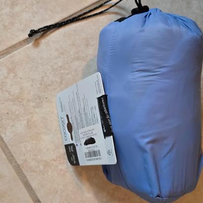 Nice SluAmerican stoneware 10-gallon crockmberjack sleeping bag with a cocoon travel pillow