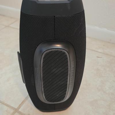 Nice W-KING Bluetooth Speaker with accessories and charging cord.