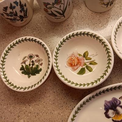 PORTMEIRION SUSAN WILLIAMS-ELLIS BOTANIC GARDEN COFFEE MUGS, SMALL BOWLS AND PLATTER