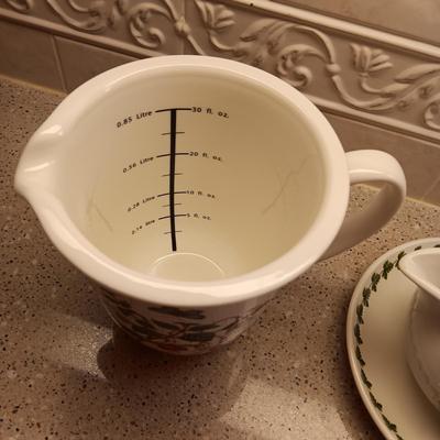 PORTMEIRION BOTANIC GARDEN MEASURING CUP, CREAMER AND SERVING BOWL