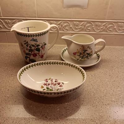 PORTMEIRION BOTANIC GARDEN MEASURING CUP, CREAMER AND SERVING BOWL