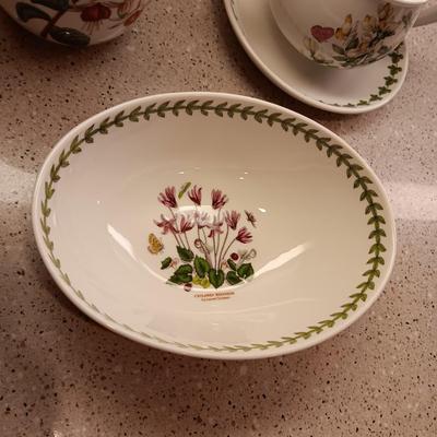 PORTMEIRION BOTANIC GARDEN MEASURING CUP, CREAMER AND SERVING BOWL