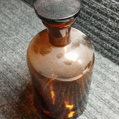 Amber Glass Narrow Mouth Serum Reagent Bottle w/ Stopper