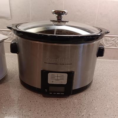MEDIUM SIZE CUISINART CROCK POT AND A SMALLER DIP OR DINNER FOR 2 CROCK POT