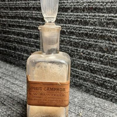 Antique Glass Jar Spirit of Camphor A.W. SAWTELLE druggist Apothecary Hartford Conn. bottle with glass stopper