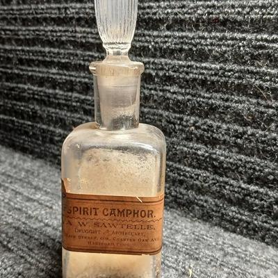 Antique Glass Jar Spirit of Camphor A.W. SAWTELLE druggist Apothecary Hartford Conn. bottle with glass stopper