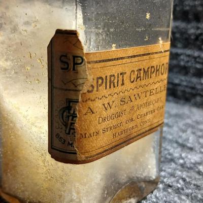 Antique Glass Jar Spirit of Camphor A.W. SAWTELLE druggist Apothecary Hartford Conn. bottle with glass stopper