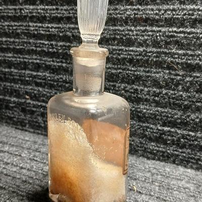 Antique Glass Jar Spirit of Camphor A.W. SAWTELLE druggist Apothecary Hartford Conn. bottle with glass stopper