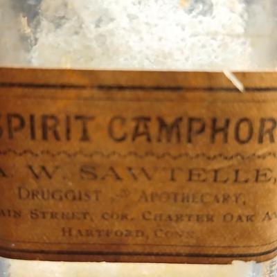 Antique Glass Jar Spirit of Camphor A.W. SAWTELLE druggist Apothecary Hartford Conn. bottle with glass stopper