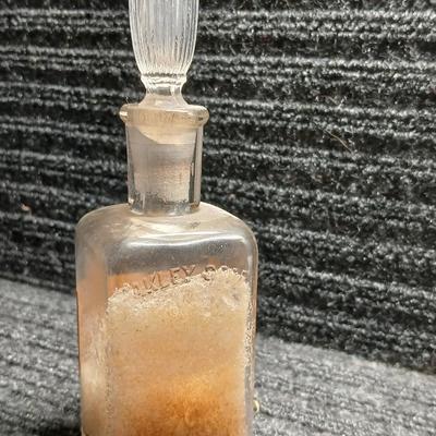Antique Glass Jar Spirit of Camphor A.W. SAWTELLE druggist Apothecary Hartford Conn. bottle with glass stopper