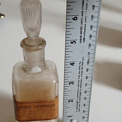 Antique Glass Jar Spirit of Camphor A.W. SAWTELLE druggist Apothecary Hartford Conn. bottle with glass stopper