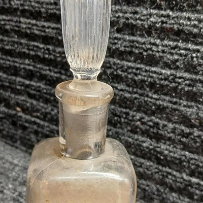 Antique Glass Jar Spirit of Camphor A.W. SAWTELLE druggist Apothecary Hartford Conn. bottle with glass stopper
