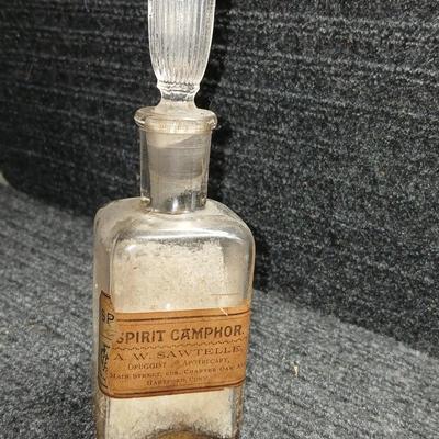 Antique Glass Jar Spirit of Camphor A.W. SAWTELLE druggist Apothecary Hartford Conn. bottle with glass stopper