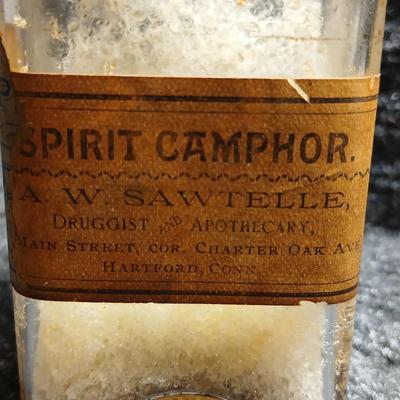 Antique Glass Jar Spirit of Camphor A.W. SAWTELLE druggist Apothecary Hartford Conn. bottle with glass stopper