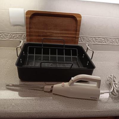 ROWENTA ELECTRIC KNIFE, LARGE TEFLON ROASTING PAN AND A WOODEN CARVING BOARD