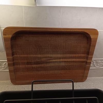ROWENTA ELECTRIC KNIFE, LARGE TEFLON ROASTING PAN AND A WOODEN CARVING BOARD