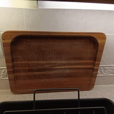 ROWENTA ELECTRIC KNIFE, LARGE TEFLON ROASTING PAN AND A WOODEN CARVING BOARD