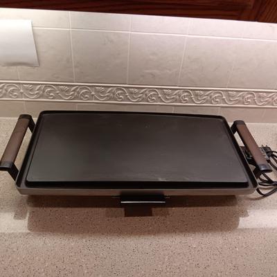 ELECTRIC TEFLON GRIDDLE AND AN AUTOMATIC CREPE MAKER
