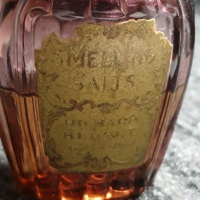 Antique dark amethyst / purple smelling salts Richard Hudnut bottle with original stopper