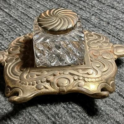 Vintage Bradley & Hubbard 7113 Brass Inkwell Ink Stand with original square glass inkwell and lid RARE FIND!