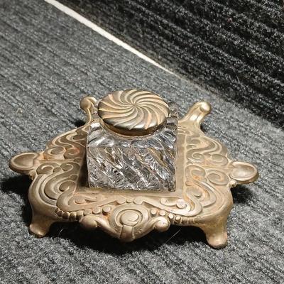 Vintage Bradley & Hubbard 7113 Brass Inkwell Ink Stand with original square glass inkwell and lid RARE FIND!