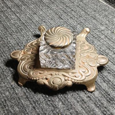 Vintage Bradley & Hubbard 7113 Brass Inkwell Ink Stand with original square glass inkwell and lid RARE FIND!