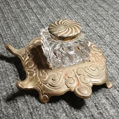 Vintage Bradley & Hubbard 7113 Brass Inkwell Ink Stand with original square glass inkwell and lid RARE FIND!