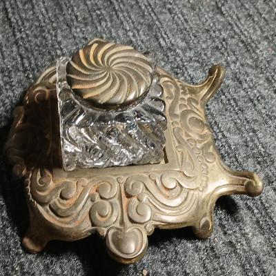 Vintage Bradley & Hubbard 7113 Brass Inkwell Ink Stand with original square glass inkwell and lid RARE FIND!