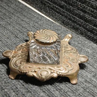 Vintage Bradley & Hubbard 7113 Brass Inkwell Ink Stand with original square glass inkwell and lid RARE FIND!